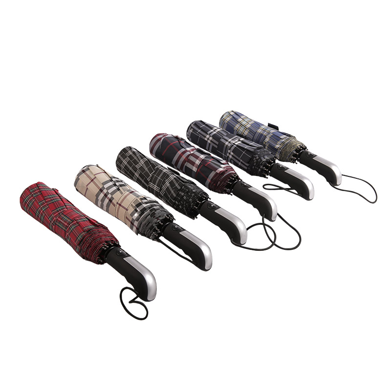 Umbrelă în trei ori în carouri cu dungi întunecate-0E6B0533